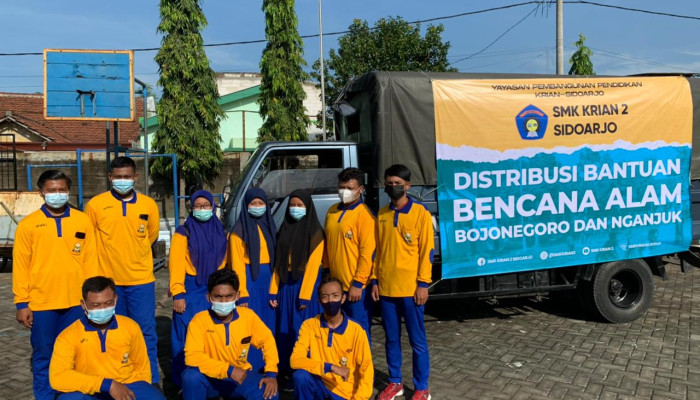 Smk Krian 2 Sidoarjo, Salurkan Bantuan Di Bojonegoro Dan Nganjuk