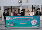 Sma Al Muslim Sidoarjo, Maknai Isra Mi’raj Berbagi Sarung Dan Mukenah