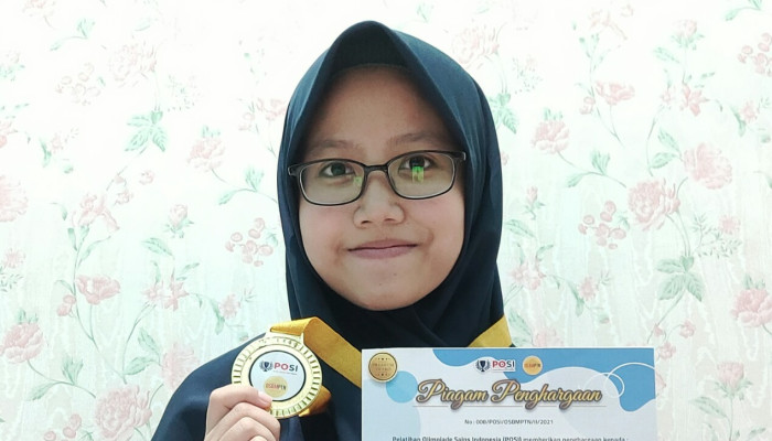 Siswi Dafi Pesantren Al Qur’An Science Sidoarjo, Raih Medali Emas