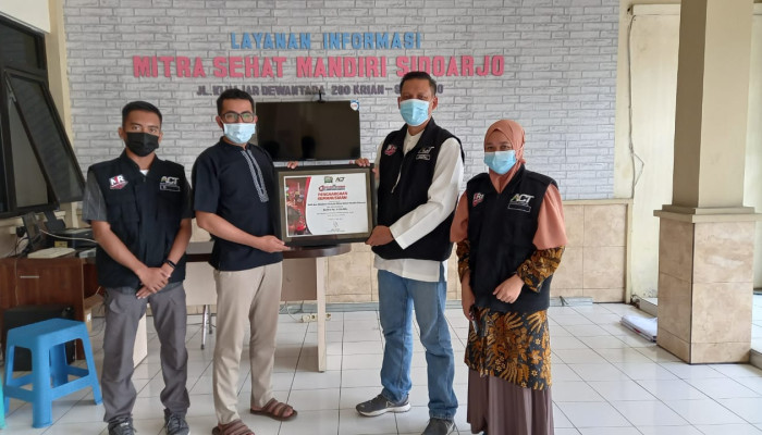 Akfar Dan Smk Mitra Sehat Mandiri Sidoarjo Adakan Penggalangan Dana Korban Bencana Alam