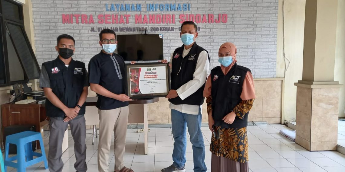 Akfar dan SMK Mitra Sehat Mandiri Sidoarjo Adakan Penggalangan Dana Korban Bencana Alam