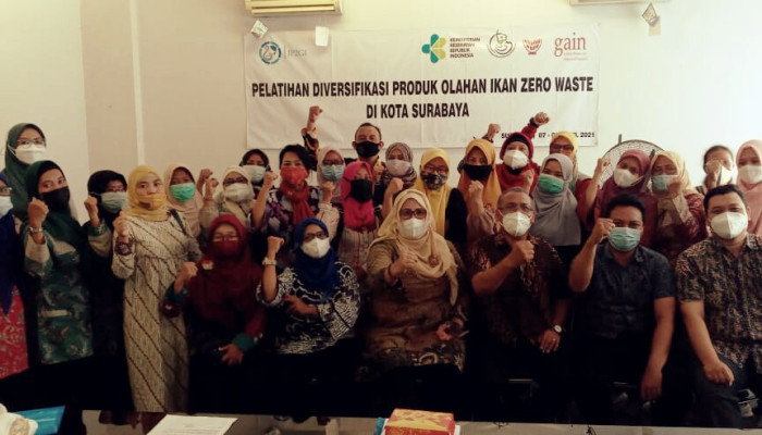 Ketua Jp2Gi Dr. (C) Koen Irianto Uripan, Sh.,Mm Beri Pelatihan Diversifikasi Produk Olahan Ikan