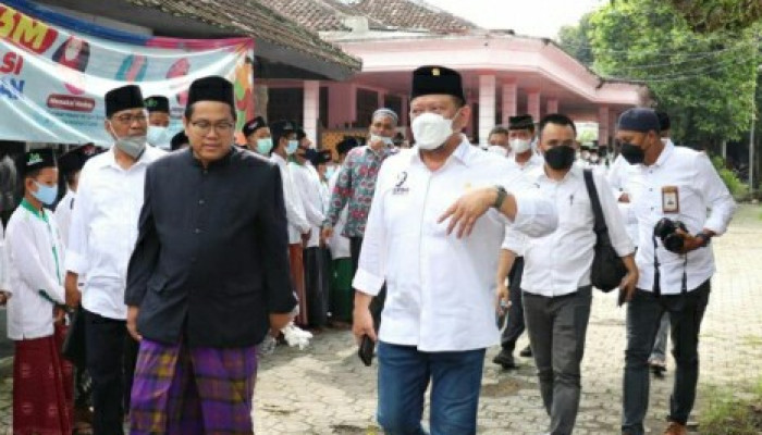 Padat Karya Tunai Pembangunan Sarana Air Bersih Dan Sanitasi Di Pondok Pesantren Senilai 1,2 Trilliun