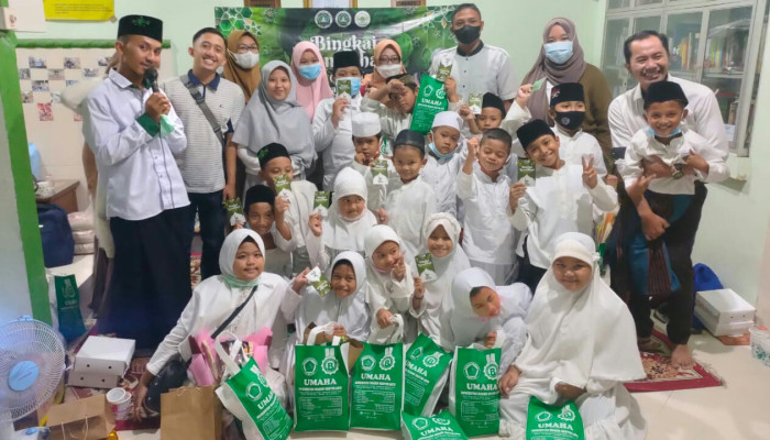 Bingkai Ramadhan Umaha Sidoarjo, Bersama Anak Yatim Bagikan Thr