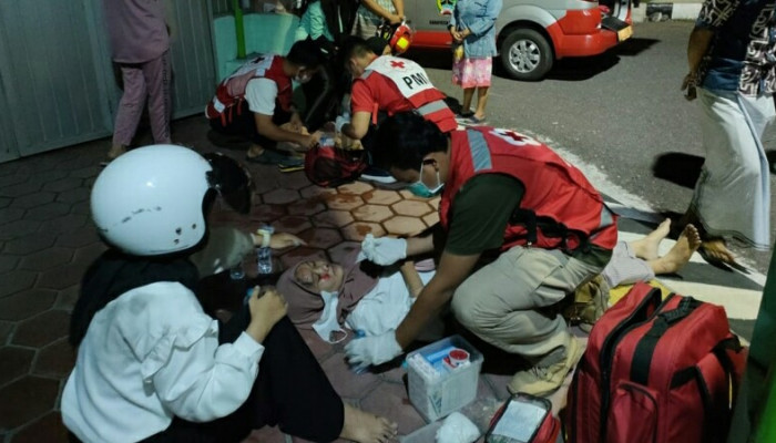 Begini Respon Cepat Tim Ambulance Pmi Magetan Berikan Pertolongan Pertama Korban Laka Lantas