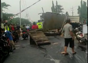 Kecelakaan Kereta Api Di Krian, Sidoarjo Diduga Keterlambatan Penutupan Palang Pintu