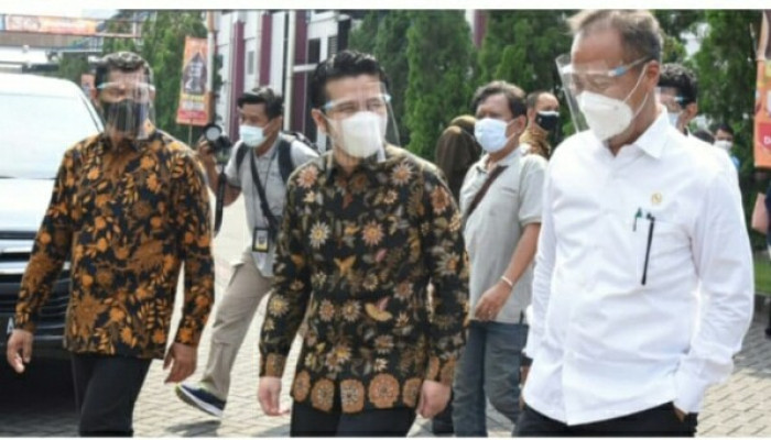 Wagub Jatim Emil Elestianto Dardak Dampingi Menperin Agus Gumiwang Kartasasmita Di Pabrik Cv Sinar Baja Electric