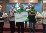 Peringati Hari Buruh Internasional, Bpjamsostek Jatim Bagikan Sembako Para Pekerja