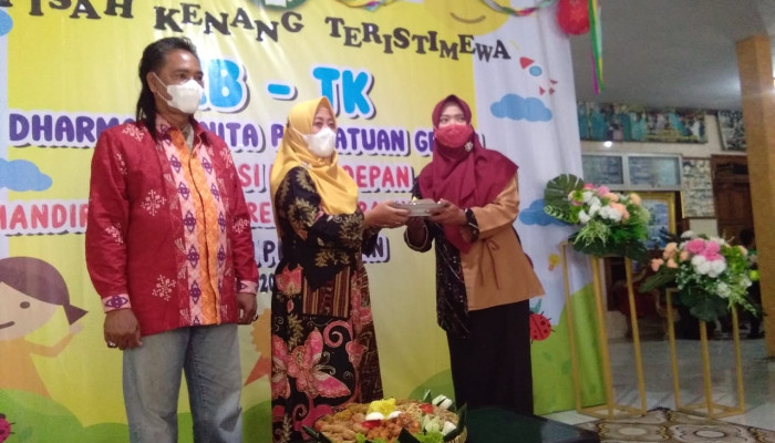 Sebanyak 49 Siswa Kb Tk Dharma Wanita Persatuan Gelam, Sidoarjo Sambut Pisah Kenang Ceria