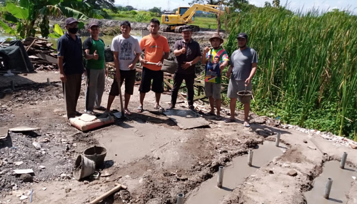 Jelang Idul Adha, Jamaah Masjid An Nur Perumahan Graha Suryanata Gelar Kerja Bakti