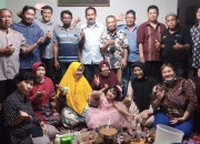 Alumni Sma Cakra Widya 1 Surabaya Reuni Di Rumah Abah Suryo
