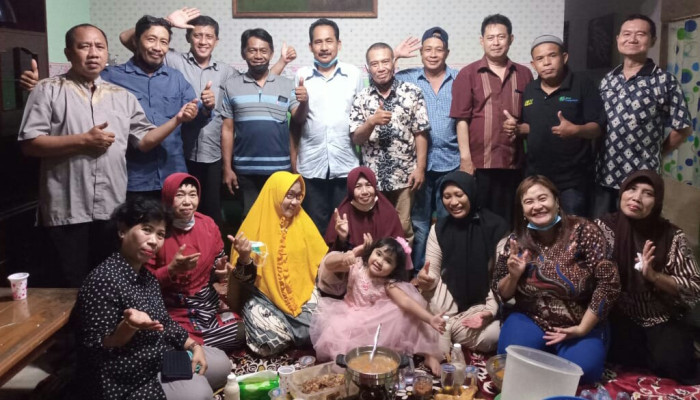 Alumni Sma Cakra Widya 1 Surabaya Reuni Di Rumah Abah Suryo