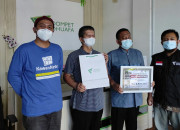 Tuna Netra Di Surabaya Serahkan Donasi Palestina Melalui Dompet Dhuafa