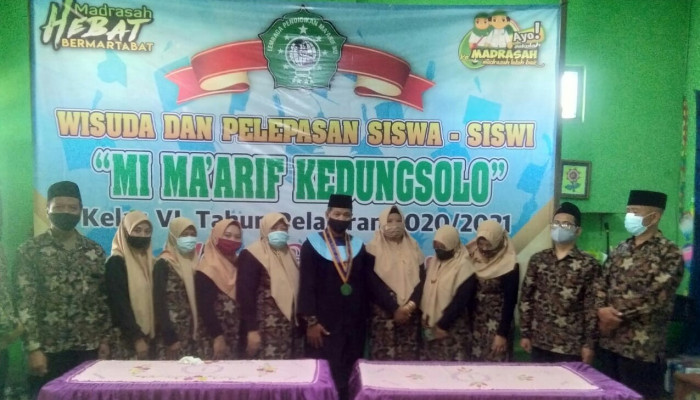 Mi Ma’Arif Kedungsolo, Porong Mewisuda 94 Siswa Memakai Prokes Ketat