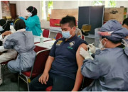 Hut Bhayangkara Ke-75, Polrestabes Surabaya Adakan Vaksinasi Covid-19