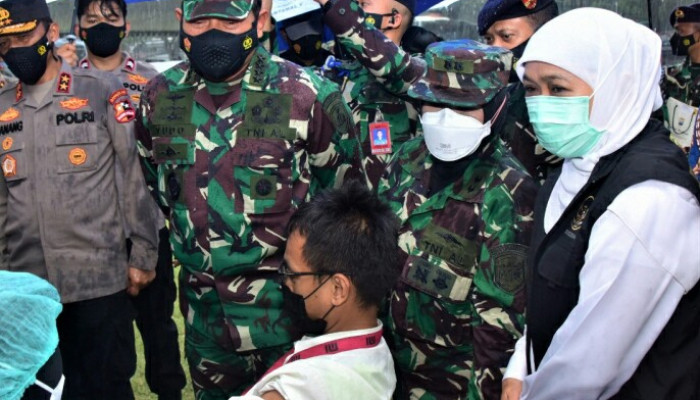 Kasal Laksamana Tni Yudo Margono Dan Gubernur Jatim Khofifah Indar Parawansa Dukung Vaksinasi