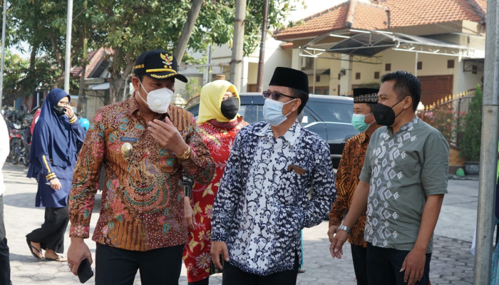 Wabup Sidoarjo Tinjau Vaksinasi Tahap Ii Di Ponpes Al- Barokah Sruni
