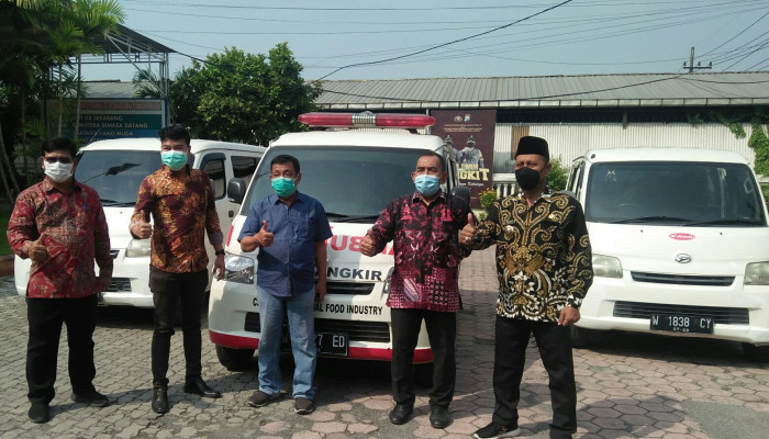Kokola Group Berikan 3 Unit Mobil Ambulan Di Desa Wilayah Driyorejo, Gresik