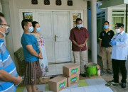 Bupati Situbondo Karna Suswandi Serahkan Sembako, Masker Dan Vitamin