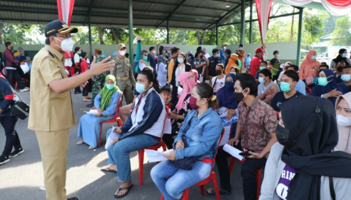 Bupati Sidoarjo Minta Masyarakat Tidak Panik Soal Vaksinasi