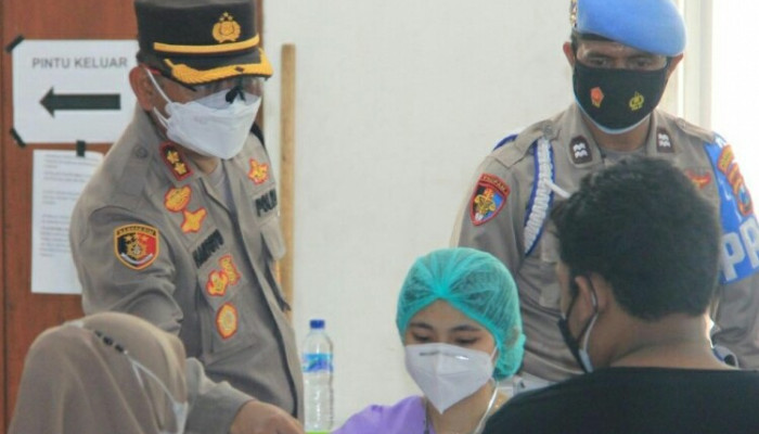 Wakapolrestabes Surabaya, Akbp Hartoyo Tinjau Vaksinasi Anak Dan Remaja
