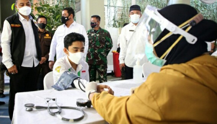 Pelajar Surabaya Di Vaksin, Jokowi Berikan Semangat Belajar