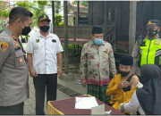 Polres Sampang Vaksinasi Santri Pondok Pesantren Assirojiyyah Kajuk