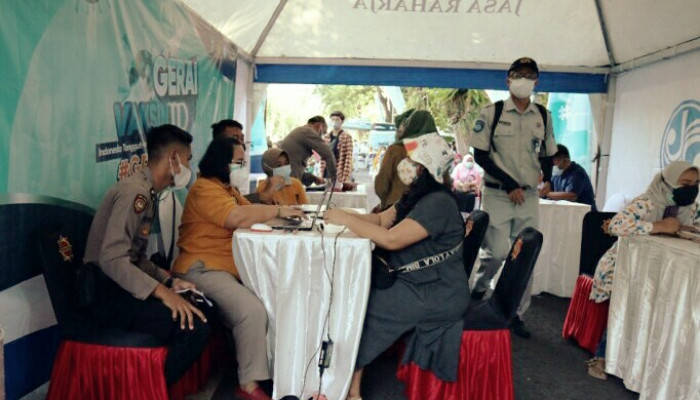 Jasa Raharja Bersama Polda Jatim Gelar Vaksinasi Di Taman Bungkul