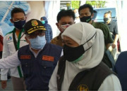 Pekerja Di Industri Padat Karya Gresik Melaksanakan Vaksinasi Massal