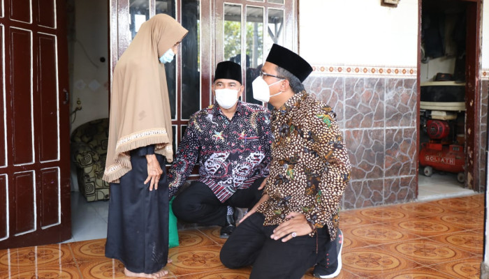 Bupati Sidoarjo Semangati Warga Yang Isolasi Mandiri (Isoman)
