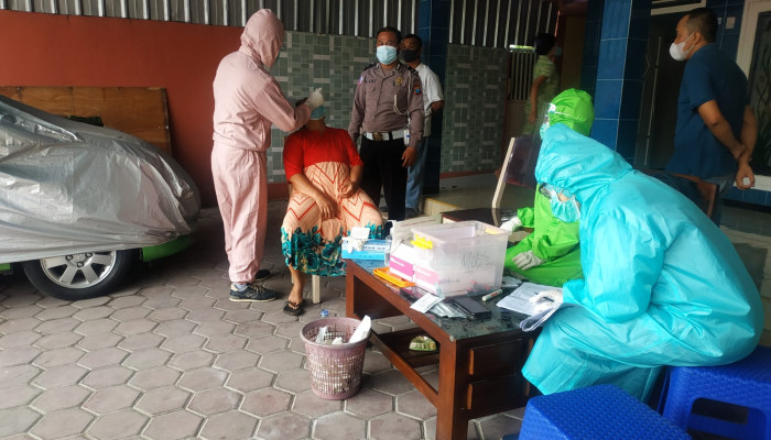 Jajaran Polsek Wonoayu Dan Satgas Covid-19 Gelar Tracing Di Desa Becirongengor