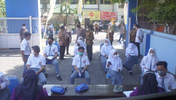Kapolresta Sidoarjo Pantau Vaksinasi Pelajar Sma Antartika Buduran