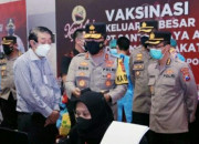 Pt Santos Jaya Abadi Plant 1 Surabaya Diberikan Vaksinasi Polda Jatim