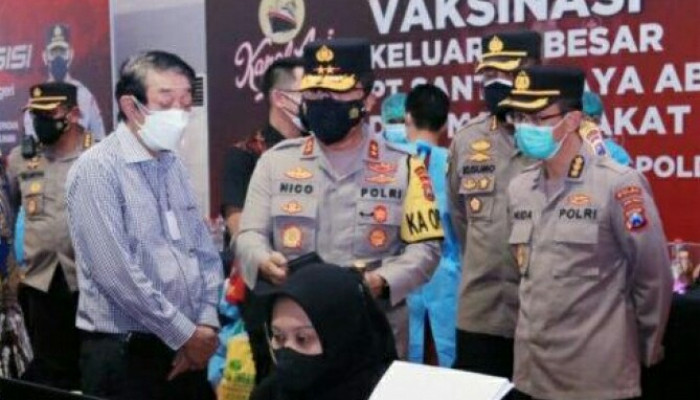 Pt Santos Jaya Abadi Plant 1 Surabaya Diberikan Vaksinasi Polda Jatim