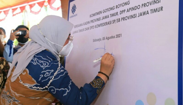 Menteri Ketenagakerjaan Ida Fauziyah Ajak Masyarakat Jatim Lawan Covid-19