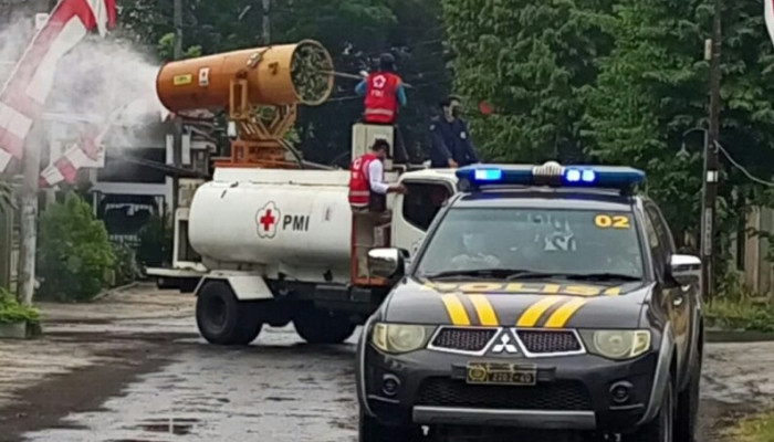 Mobil Gunner Di Lumajang Bawa 5.000 Liter Disinfektan, Ini Kata Pmi Setempat