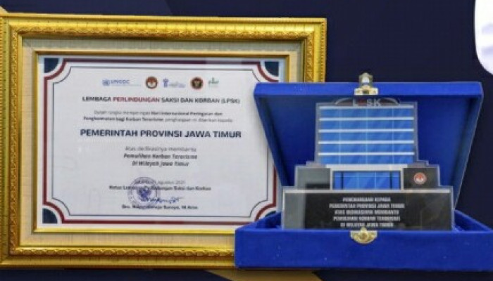 Pemerintah Provinsi Jawa Timur Mendapat Penghargaan Dari Lpsk