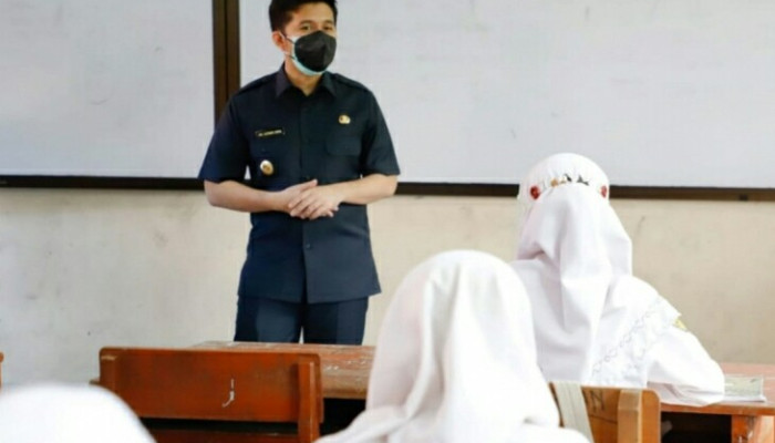 Wakil Gubernur Jatim, Emil Elestianto Dardak Tinjau Ptm Di Lamongan