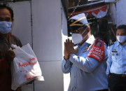 Kanwil Kemenkumham Jatim Salurkan Sembako Terdampak Covid-19