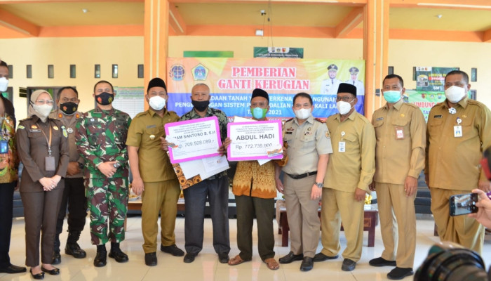 Bpn Serahkan Pembayaran Pembebasan Lahan Normalisasi Kali Lamong Disaksikan Bupati Gresik