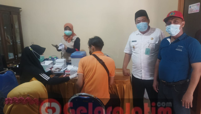 Warga Desa Sedati Gede, Sidoarjo Melaksanakan Vaksinasi Dosis Pertama
