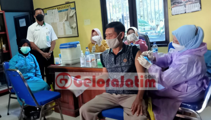 Warga Desa Jeruk Legi Melaksanakan Vaksinasi, Tersedia 1000 Dosis