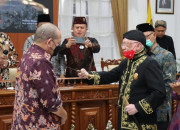 Ketua Dpd Lanyalla Dapat Gelar Datuk Yang Dipertuan Junjungan Negeri