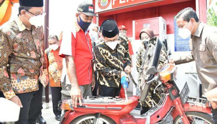 Mendes Pdtt, Halim Iskandar Kunjungi Pertashop Sidoarjo