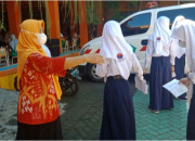 Usai Vaksin, Siswi Smp Sepuluh Nopember Sidoarjo Sambut Gembira Ptm Terbatas