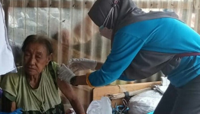 Vaksinasi Di Desa Duduksampeyan, Gresik Gencar Dilaksanakan