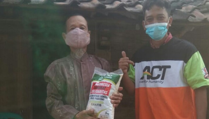 Relawan Act Mri Dam Tim Gelorajatim.com Bagi Sembako Di Sidoarjo