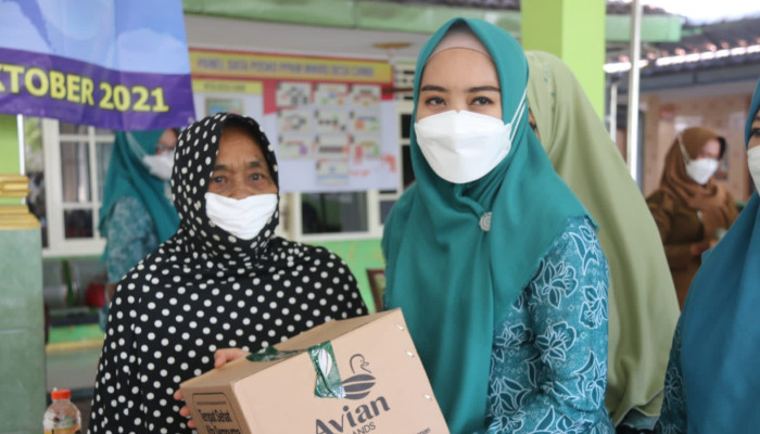 Ning Sasha Sudah Salurkan 3.000 Lebih Paket Sembako