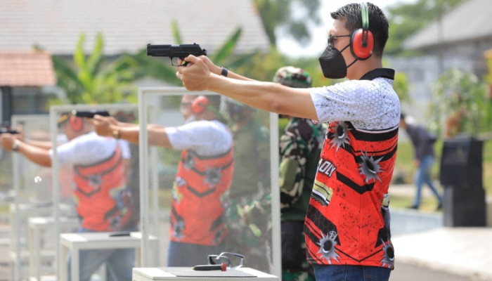 Satker Kemenkumham Jatim Melakukan Uji Ketangkasan Menembak