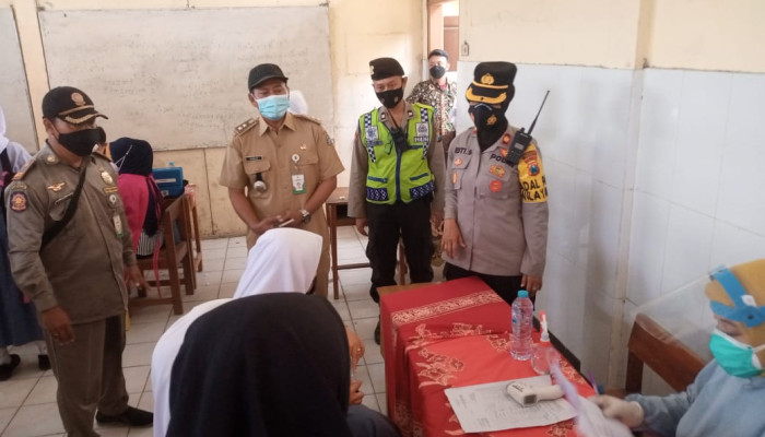 Persiapan Ptm, Siswa Smk Kartini Dan Smk Siang 1 Surabaya Di Vaksin
